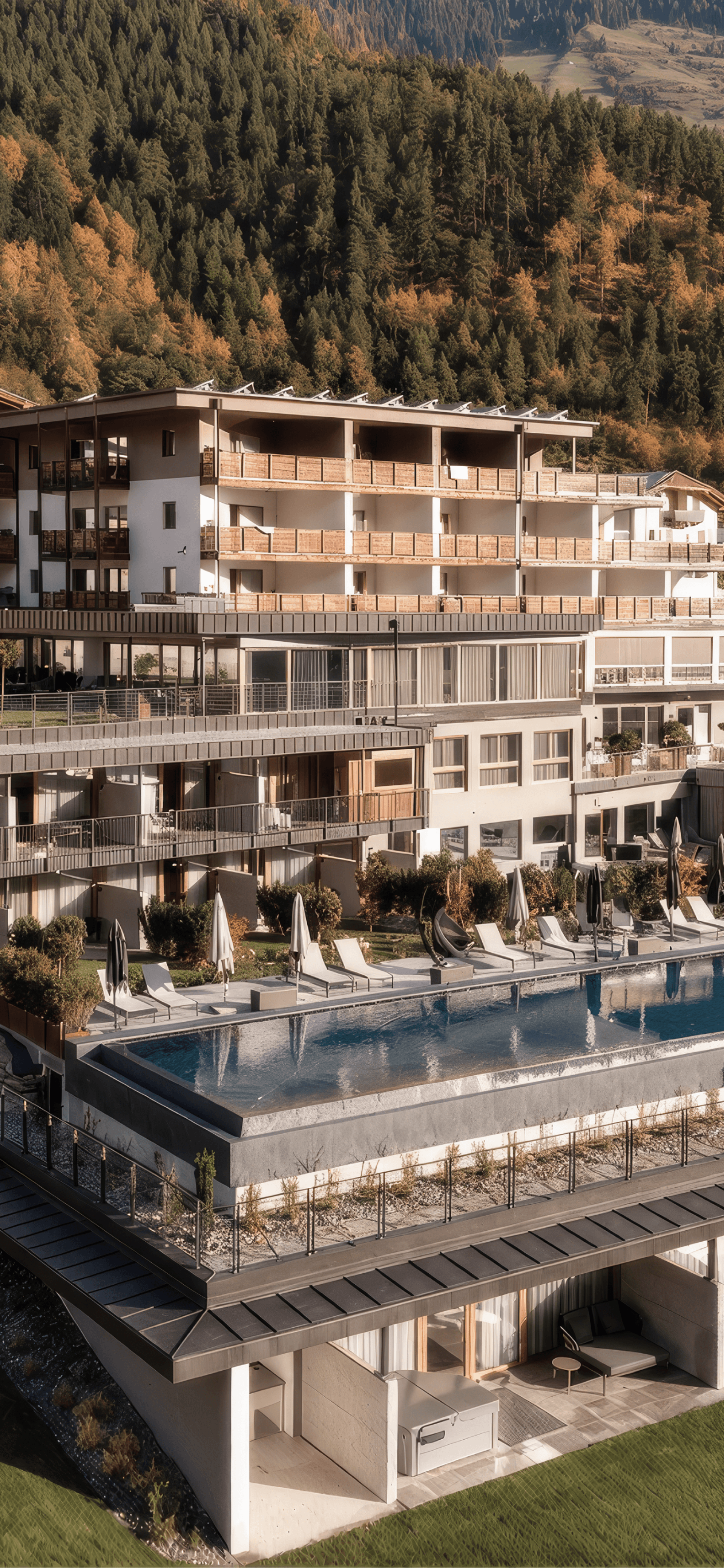 Tuberis Life Balance & Nature Farm mit Infinity-Pool im Herbst